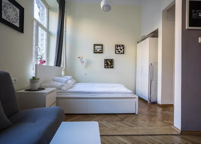 Elegant Copernicus Varsó